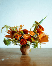 Load image into Gallery viewer, Florist&#39;s Choice Arrangement
